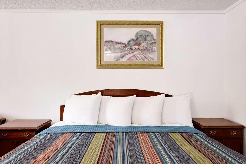 Knights Inn Cleveland/Macedonia Phòng bức ảnh